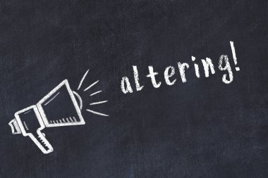 Hoparlör çizimi ve yazı değiştirme ile siyah karatahta