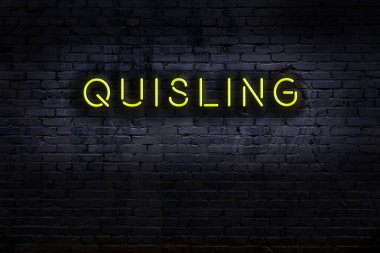 Geceleri duvarda neon levhası var. Yazı sorgusu