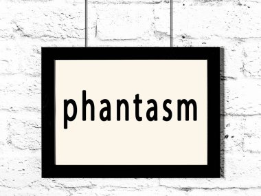 Beyaz tuğla duvarda asılı siyah ahşap çerçeve. 