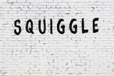 Yazılı beyaz tuğla duvar. Siyah boyalı el yazısı.