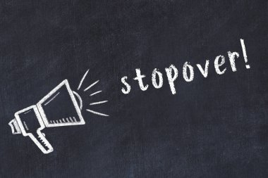 Hoparlör çizimi ve yazıt durdurma ile siyah karatahta