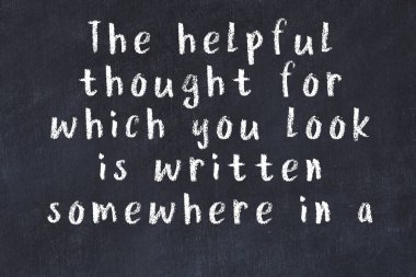 Bilgece motive edici el yazısı tebeşirle yazılmış siyah karatahta