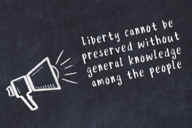 Bilge motivasyonel yazıtlı siyah karatahtaya hoparlör çizimi