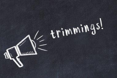 Hoparlör çizimi ve yazıt süslemeleri olan siyah karatahta