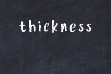 Üzerinde el yazısı kalınlığı olan üniversite yazı tahtası.