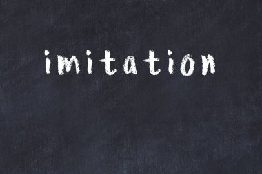 Tebeşir el yazısı taklit siyah masa üzerinde