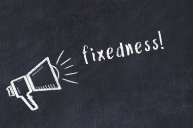 Hoparlör çizimi ve yazıt sabitliği olan siyah karatahta