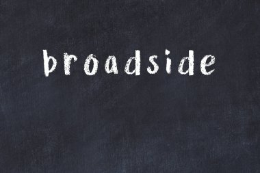 Üzerinde el yazısıyla yazılmış yazı tahtasının olduğu üniversite tahtası.