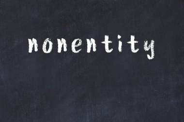 Üzerinde el yazısı olmayan bir kolej tahtası.