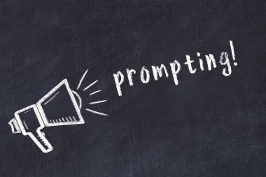 Hoparlör çizimi ve yazı içeren siyah karatahta