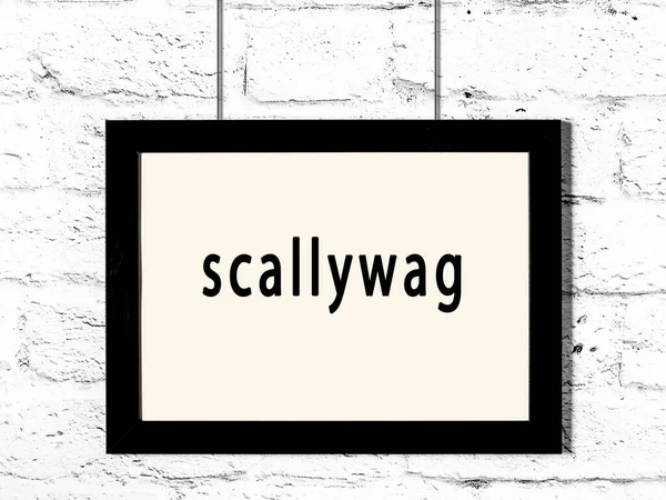 Schwarzer Holzrahmen Mit Inschrift Scallywag Weißer Ziegelwand — Stockfoto