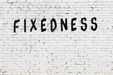 Yazıt sabitliği beyaz tuğla duvara siyah boya ile yazılmış..