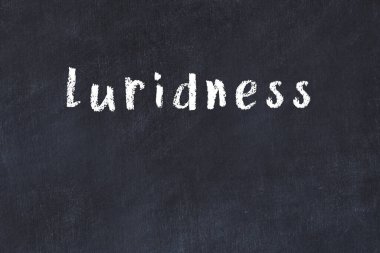 Üzerinde el yazısı olan bir kolej tahtası.