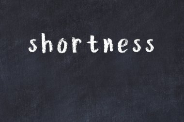 Siyah masadaki tebeşir el yazısı eksikliği