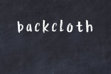 Tebeşir el yazısıyla yazılmış ters bez siyah masanın üzerine.