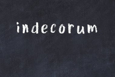 Siyah masadaki tebeşir elle yazılmış yazı indeksi