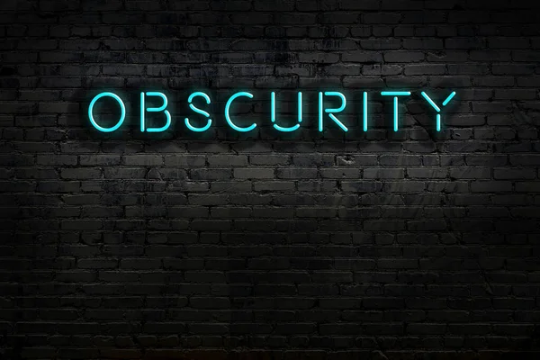 Geceleri duvarda neon levhası var. Yazıt belirsizliği