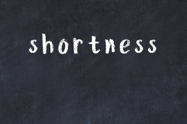 Siyah masadaki tebeşir el yazısı eksikliği