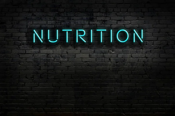 Geceleri duvarda neon levhası var. Yazı besin