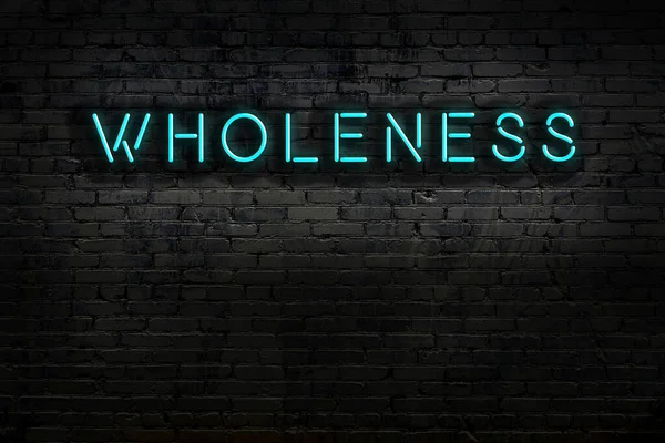 Geceleri duvarda neon levhası var. Yazı bütünlüğü