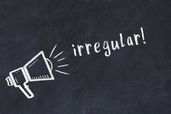 Hoparlör çizimi ve yazıt düzensizliği olan siyah karatahta