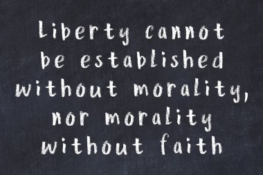 Bilgece motive edici el yazısı tebeşirle yazılmış siyah karatahta