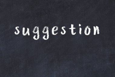 Siyah masaya elle yazılmış tebeşir önerisi