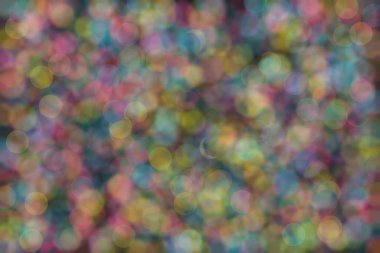 mavi, pembe ve sarı soyut çözünmüş arka plan daire şeklindeki bokeh noktalarıyla