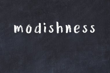 Üzerinde el yazısı modifikasyonu olan bir kolej tahtası.