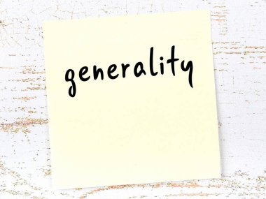 Tahta duvardaki sarı yapışkan notta el yazısı genellemesi var.