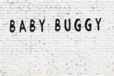 Beyaz tuğla duvara siyah boya ile yazılmış bebek arabası..