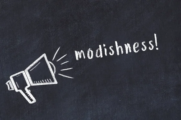 Hoparlörün tebeşir çizimi ve siyah masanın üzerine el yazısı yazması yazması değiştirme