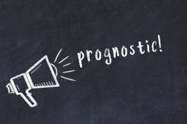 Hoparlörün tebeşir çizimi ve siyah masanın üzerine el yazısıyla yazılmış öngörü