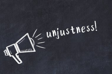 Hoparlör çizimi ve yazı tahtasındaki adaletsizlik