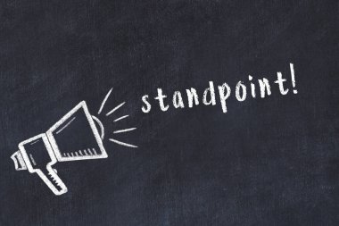 Hoparlör çizimi ve yazıt bakış açısı olan siyah karatahta