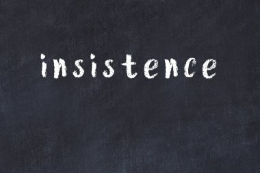 Üzerinde el yazısıyla yazılmış bir yazı tahtası olan kolej tahtası.