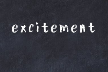 Üzerinde el yazısıyla yazılmış bir yazı tahtası olan üniversite tahtası.