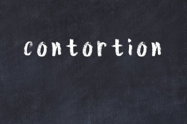 Siyah masadaki tebeşir el yazısı eğriliği