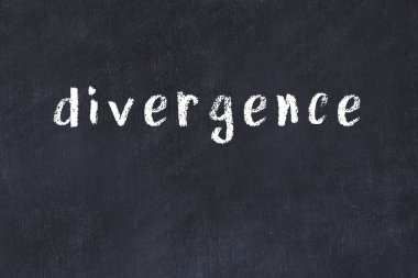 Üzerinde el yazısı ayrımcılığı olan kolej yazı tahtası