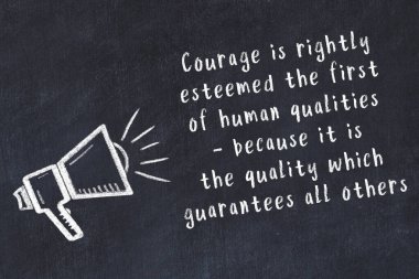 Bilge motivasyonel yazıtlı siyah karatahtaya hoparlör çizimi