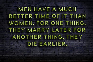 Zekice ve motive edici bir alıntı. Karanlıkta duvarda neon levhası