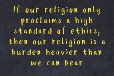 Bilgece motive edici el yazısı tebeşirle yazılmış siyah karatahta