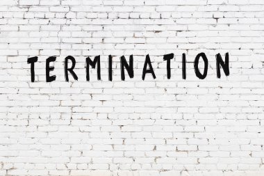 Yazıt sonlandırma beyaz tuğla duvara siyah boya ile yazılmış.