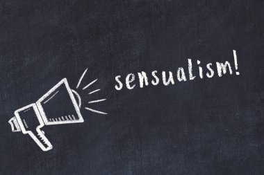 Hoparlör çizimli siyah karatahta ve yazıt duygusallığı