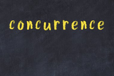 Üzerinde el yazısıyla yazılmış bir yazı tahtası olan üniversite tahtası.