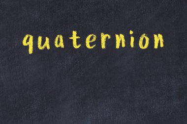 Üzerinde el yazısı olan bir kolej tahtası.