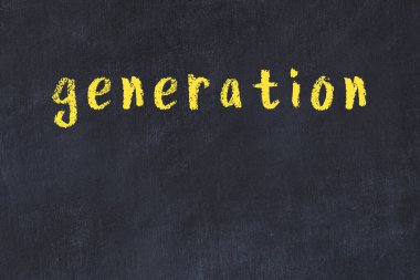 Üzerinde el yazısı olan bir kolej tahtası.