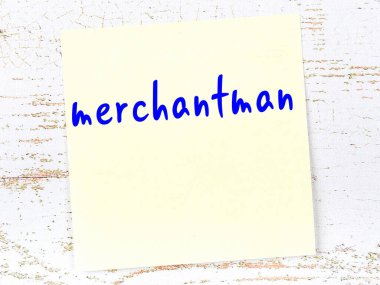 Tüccarı hatırlatma kavramı. Tahta duvarda üzerinde yazı olan sarı yapışkan kağıt.