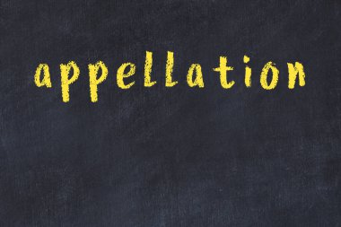 Siyah masadaki tebeşir el yazısıyla yazılmış yazması