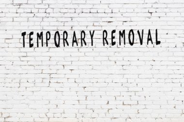 Siyah masadaki tebeşir el yazısıyla yazılmış yazıyı geçici olarak kaldırma